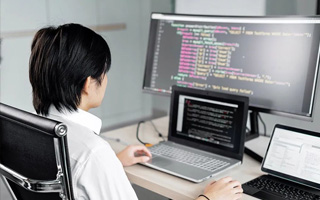 玉溪 ,php声明和调用变量的符号是什么？